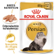 Opakowanie karmy dla dorosłych kotów perskich Royal Canin, z puszystym kotem perskim, z tekstem podkreślającym odżywianie rasy i odpowiednią konsystencję.