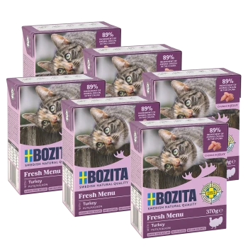 Six boîtes de nourriture pour chats Bozita Fresh Menu au goût de dinde, avec un chat tigré sur l'emballage, contenant 89 % d'ingrédients d'origine animale.