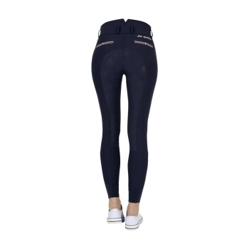 Navy-Reitleggings mit strukturiertem Sitz, mit hohem Bund und dekorativen Gesäßtaschen, getragen mit weißen Sneakers.