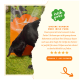 Ein schwarzer Hund mit dem Kopf in einer Schüssel neben einer Tüte "Irish Pure" Welpenfutter und einer positiven Kundenbewertung zu Geschmack und Größe.