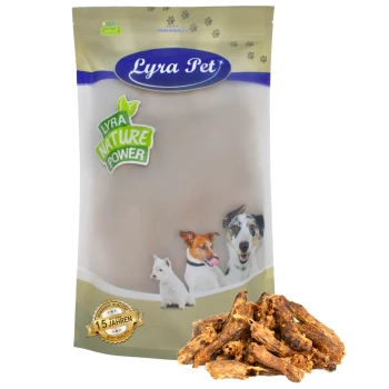 Lyra Pet Hundeleckerlipackung mit dem Logo "Lyra Nature Power" und Bildern eines Hundes und einer Katze, mit Leckerlis, die vorne angezeigt werden.