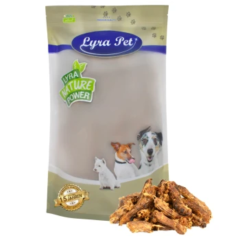 Lyra Pet Hundeleckerlipackung mit dem Logo "Lyra Nature Power" und Bildern eines Hundes und einer Katze, mit Leckerlis, die vorne angezeigt werden.