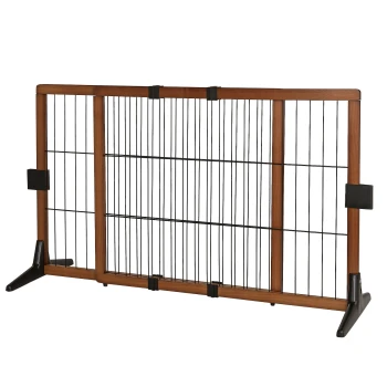 Holztiergitter mit schwarzen Drahtpaneelen, entworfen, um Haustiere einzusperren, mit stabilen schwarzen Kunststofffüßen für Stabilität.