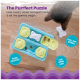 Ein buntes Haustier-Puzzle-Spielzeug mit fischförmigen gelben Deckeln und einem weißen Knochen, beschriftet mit "Das Purrfect Puzzle" und Nutzungshinweisen.