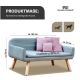 Ein gemütliches Wohnzimmer mit einem hellblauen Haustiersofa mit vier rosa Kissen, einem gewebten Teppich, einem modernen Sessel und einem weißen Kamin.