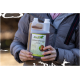 Hände halten eine Flasche Stiefel MÖNCHSPFEFFER-Saft (Pferdeergänzung); Etikett zeigt ein Pferd und 'Gutes für den Hormonhaushalt'.
