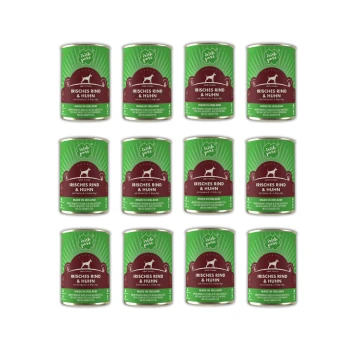 Zwölf Dosen Tiernahrung, beschriftet mit "Irisches Rind & Huhn", mit einem grün-maroonen Design, hergestellt in Irland.