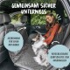 Eine Frau sitzt in einem Auto mit einem Hund auf einem gepolsterten Haustiersitzbezug mit abnehmbaren Abschnitten und sicheren Sicherheitsgurtöffnungen.