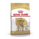 Royal Canin Adult Bulldog Hundefutterbeutel mit einem Bulldoggenbild, mit Text, der ernährungsspezifische Vorteile und Gesundheitsvorteile hervorhebt.