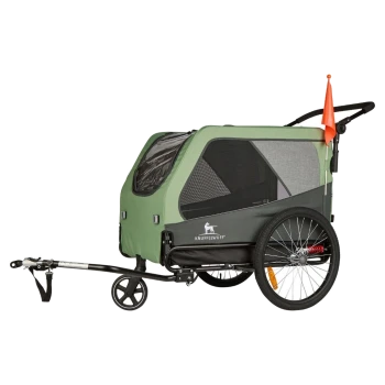 Grüner KNUFFELWUFF Fahrradanhänger für Haustiere mit Netzfenstern, zwei Hinterrädern, vorderem Schwenkrad und orangefarbener Sicherheitsfahne.