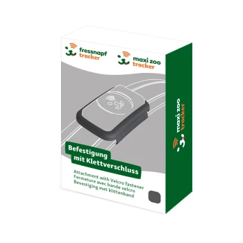 Boxverpackung für einen Haustier-Tracker mit einem Klettverschluss, mit Logos für "fressnapf tracker" und "maxi zoo tracker."