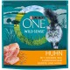 Torba karmy dla kotów Purina ONE Wild Sense z szarym kotem tabby, surowymi kawałkami kurczaka i tekstem "Huhn mit Urkorn wie europäischer Gerste und Hirse."