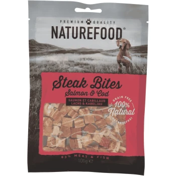 Naturefood Steak Bites Verpackung mit Lachs und Kabeljau, gekennzeichnet als getreidefrei und 100% natürlich, mit 83% Fleisch- und Fischgehalt.