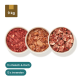 Bild von Haustierfutterprodukten, einschließlich verschiedener Fleisch- und Fischoptionen, beschriftet mit "9x Fleisch", "13x Innereien" und "2x Fisch."