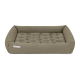 Ein plüschiges, rechteckiges Hundebett in einem weichen taupe Farbton mit gestepptem Design und erhöhten Kanten, mit einem "Doctor Bark" Logo.