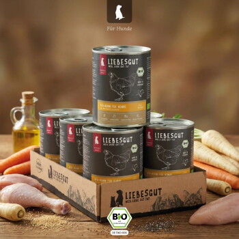 LIEBESGUT-Dose 'Bio-Huhn für Hunde' in einem Kartontray mit Karotten, rohen Hühnerstücken und einer Ölflasche.