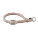 Pink geflochtenes Haustierhalsband mit Metallring und Anhänger mit der Aufschrift „WOLTERS CAT & DOG“ auf weißem Hintergrund.