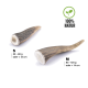 Zwei natürliche Geweihkausnüsse für Hunde, gekennzeichnet mit 'S' (50-80 g, >12 cm) und 'M' (80-120 g, >14 cm), mit einem grünen '100% NATUR'-Logo.