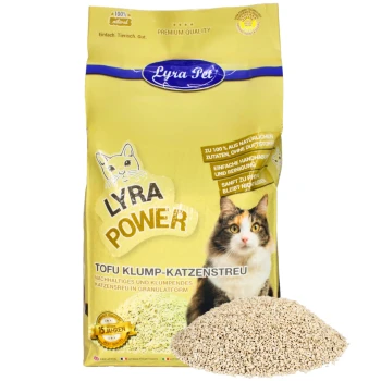 Drei Tüten Lyra Power Tofu Katzenstreu, jeweils 2,5 kg, mit verstreuten Granulaten davor, mit einer Katzengrafik und Text auf Deutsch.