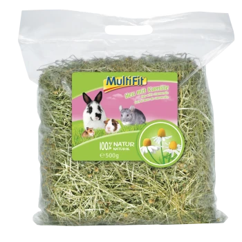 Sac plastique de foin MultiFit avec camomille, 500 g, 100% NATUR, étiquette montrant un lapin, des cochons d'Inde et des fleurs de camomille.