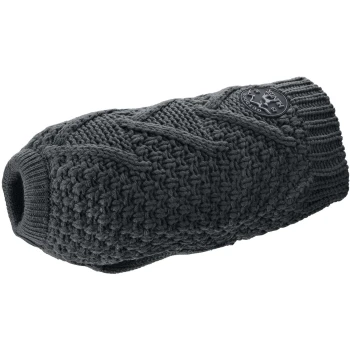 Ein dunkelgrauer gestrickter Hundepullover mit einem strukturierten Muster und einem runden schwarzen Logo-Patch an der Seite.