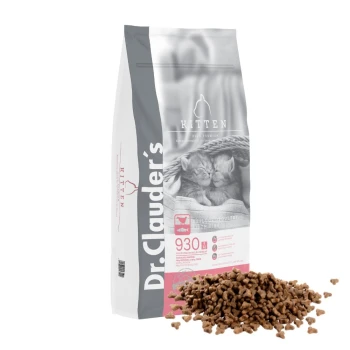 Tüte mit hochwertigem Kittenfutter von Dr. Clauder mit zwei schlafenden Kätzchen auf der Vorderseite, mit verstreutem Futter davor.