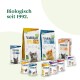 Yarrah Bio-Katzenfutterprodukte einschließlich Trockenfutterbeuteln, Nassfutterdosen und Kausticks, mit dem Text "Biologisch seit 1992."