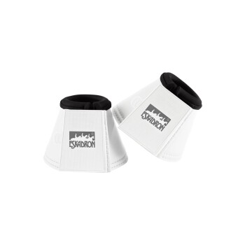 Weiße Pferdeboots mit schwarzem Rand, die das Logo "ESKADRON" auf einem rechteckigen Patch zeigen.