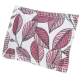 Une couverture pour animaux avec un motif de feuilles roses et rouges sur fond blanc, avec des bords frangés.