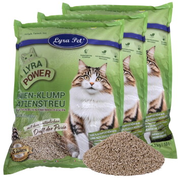 Drei Säcke Lyra Pet Pine Clumping Katzenstreu mit einem Katzenbild auf der Vorderseite, das Text über natürlichen Kiefernduft und biologisch abbaubare Inhaltsstoffe zeigt.