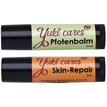 Zwei Tuben von Tierpflegebalsamen mit den Aufschriften "Yuki cares Pfotenbalsam" (grün) und "Yuki cares Skin-Repair" (orange), jeweils 5 ml.