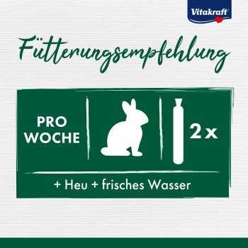Fütterungsempfehlung für Kaninchen: 2 Sticks pro Woche, plus Heu und frisches Wasser. Vitakraft-Branding oben sichtbar.