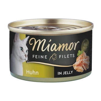 Eine Katzenfutterdose mit einer weißen Katze auf dem Etikett, beschriftet mit "Miamor Feine Filets Huhn in Jelly," was auf Hühnergeschmack hinweist.
