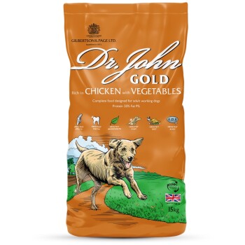 Hundefutterbeutel mit der Marke "Dr. John Gold", reich an Huhn und Gemüse, 20% Protein, 9% Fett, mit einer Illustration eines laufenden Hundes.