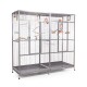 Großer Metallvogelkäfig mit mehreren Sitzstangen, Spielzeugen und einer herausziehbaren Schublade zur einfachen Reinigung, entworfen für Haustiervögel.