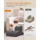 Kleiner weiß-brauner Hund auf einer grauen Haustier-Rampe neben einer Couch; sichtbarer deutscher Text: 'Design mit geringer Neigung', 'Unsere', 'Andere'.
