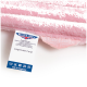 Rosa Haustiermatte mit einer weichen Textur, mit einem Etikett, das "Wallace & Jones Co." und "Liegematte Cardi" liest, aus 100% Polyester.