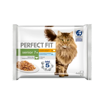 Verpackung für Katzenfutter mit einer flauschigen braunen getigerten Katze, beschriftet "Perfect Fit senior 7+" mit Bildern von Futter in Sauce und ernährungsphysiologischen Vorteilen.