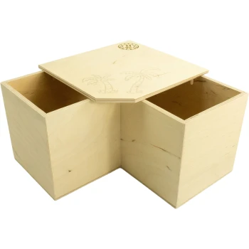 Holzkiste zur Aufbewahrung von Haustierbedarf mit einem sechseckigen Deckel, mit gravierten Palmen und einem Logo oben.