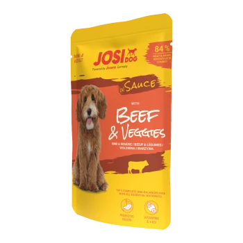 JosiDog Mini Adult Hundefutterbeutel mit Rindfleisch & Gemüse in Sauce, 84% Fleisch, präbiotisches Inulin, Vitamine E & D3, mit braunem Hundebild.