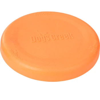 Oranje hondenfrisbee met de geperste tekst "DogsCreek" op het oppervlak, ontworpen voor buitenspel.