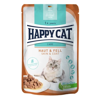 Happy Cat Care Skin & Coat Katzenfutterbeutel mit einer flauschigen grauen Katze auf der Vorderseite, mit einer Schüssel mit Nassfutter daneben.