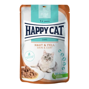 Happy Cat Care Skin & Coat Katzenfutterbeutel mit einer flauschigen grauen Katze auf der Vorderseite, mit einer Schüssel mit Nassfutter daneben.