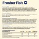 Fresher Fish Haustierfutterverpackung mit Zutaten wie Lachs, Huhn und verschiedenen Vitaminen. Nährwertinformationen und Fütterungshinweise sind enthalten.