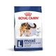 Royal Canin Hundefuttertüte mit einem Deutschen Schäferhund, gekennzeichnet mit 'maxi' für erwachsene Hunde mit einem Gewicht von 26 bis 44 kg, mit Angaben zur Verdauungsgesundheit.