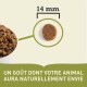 Bol de croquettes pour animaux de compagnie avec une croquette de 14 mm mise en avant et le texte : "UN GOÛT DONT VOTRE ANIMAL AURA NATURELLEMENT ENVIE."