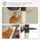 Katzenbaum mit mehreren Ebenen, dicken Pfosten für Sicherheit und zwei spielenden Katzen. Der Text hebt "Einfaches Auf- und Absteigen" und "9cm/3.5" hervor.
