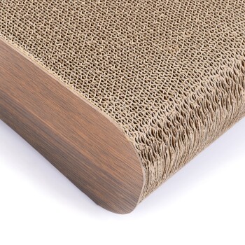 Kratzbrett für Katzen mit einer strukturierten gewellten Oberfläche und einer glatten Holzunterlage, entworfen für das Kratzen und Spielen von Haustieren.
