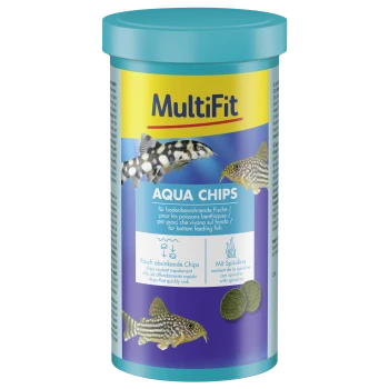 MultiFit Aqua Chips visvoer voor bodembewonende vissen, met spirulina, chips die snel zinken, verpakking met visafbeeldingen.