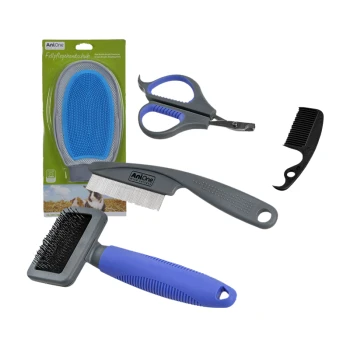 Eine Sammlung von Haustierpflegewerkzeugen, darunter ein blauer Pflegehandschuh, Scheren, ein Kamm und eine Slicker-Bürste, alle mit der Marke AniOne.